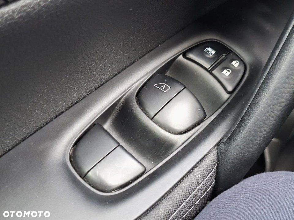 Nissan Qashqai - 25