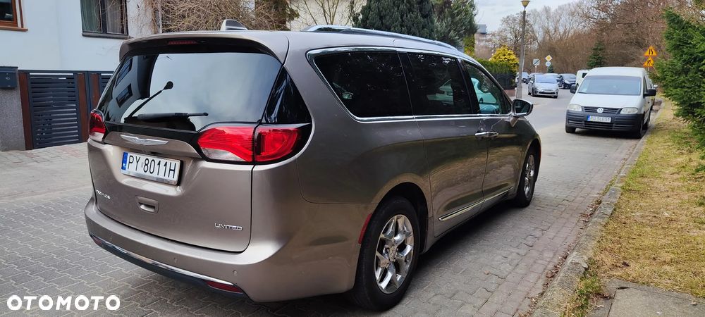 Chrysler Pacifica - 20