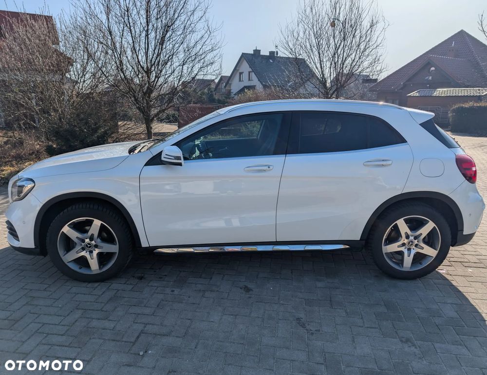 Mercedes-Benz GLA 200 7G-DCT AMG Line - 3