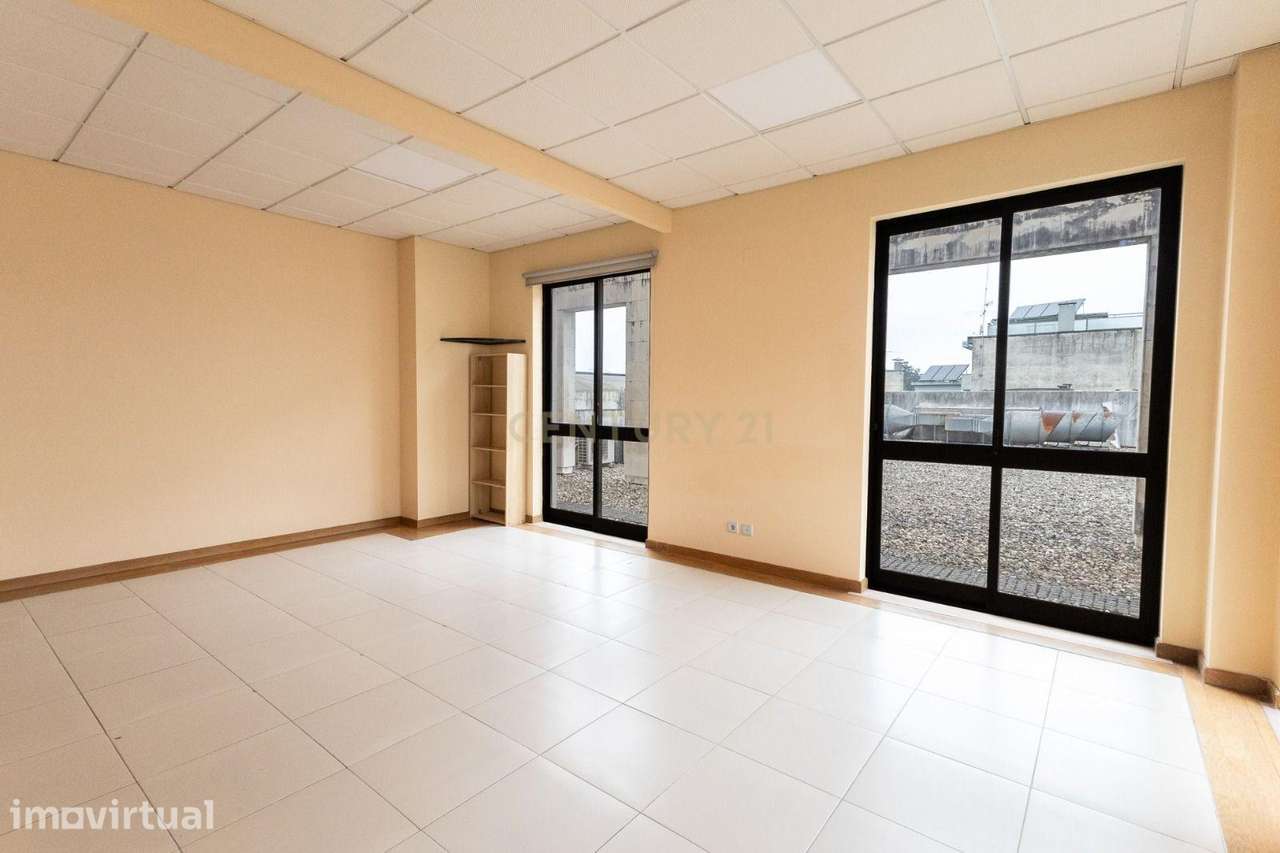 Escritório com 62 m², lugar de estacionamento e elevado potencial de c - Grande imagem: 5/17