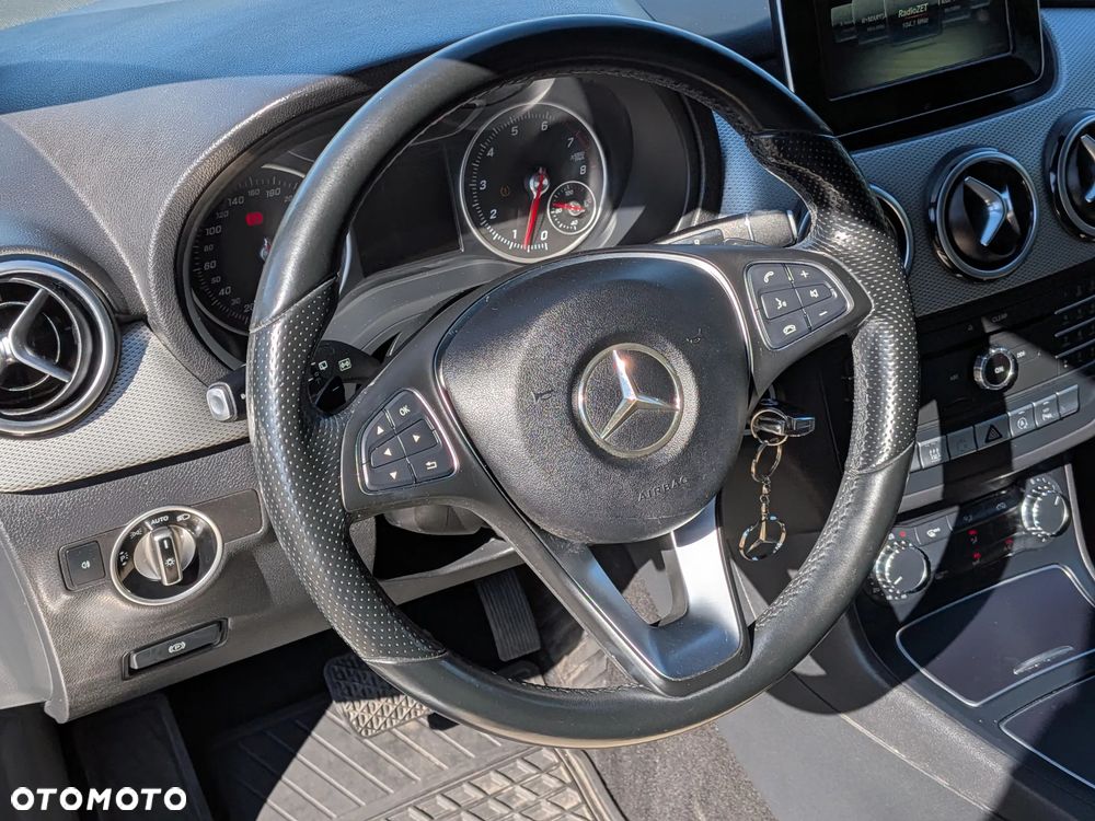 Mercedes-Benz Klasa B 220 4-Matic Style - 38