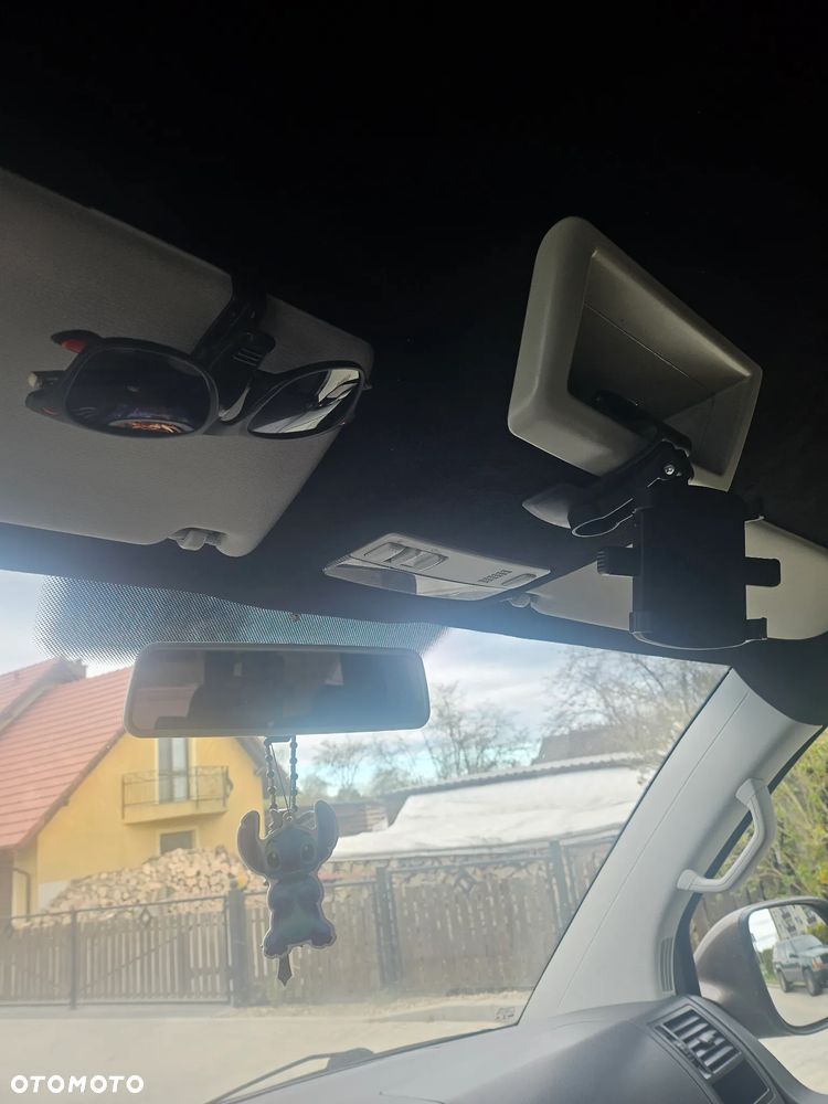 Volkswagen Caravelle - 4