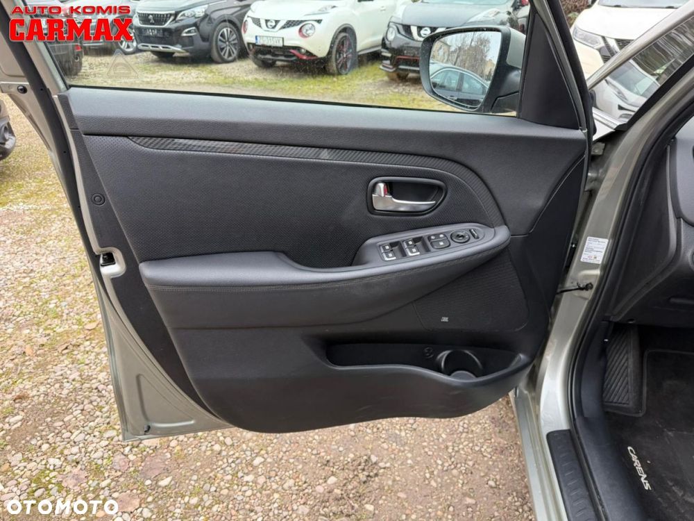 Kia Carens - 11