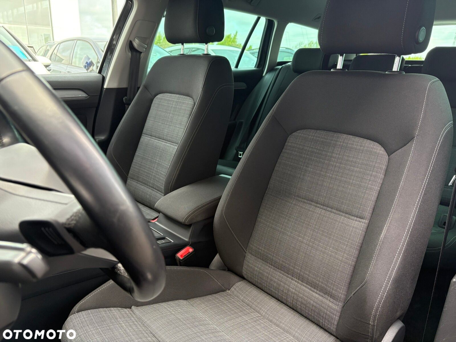 Volkswagen Passat - 12