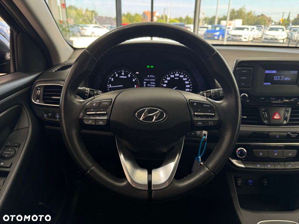 Hyundai i30 1.5 DPI Classic + - 15