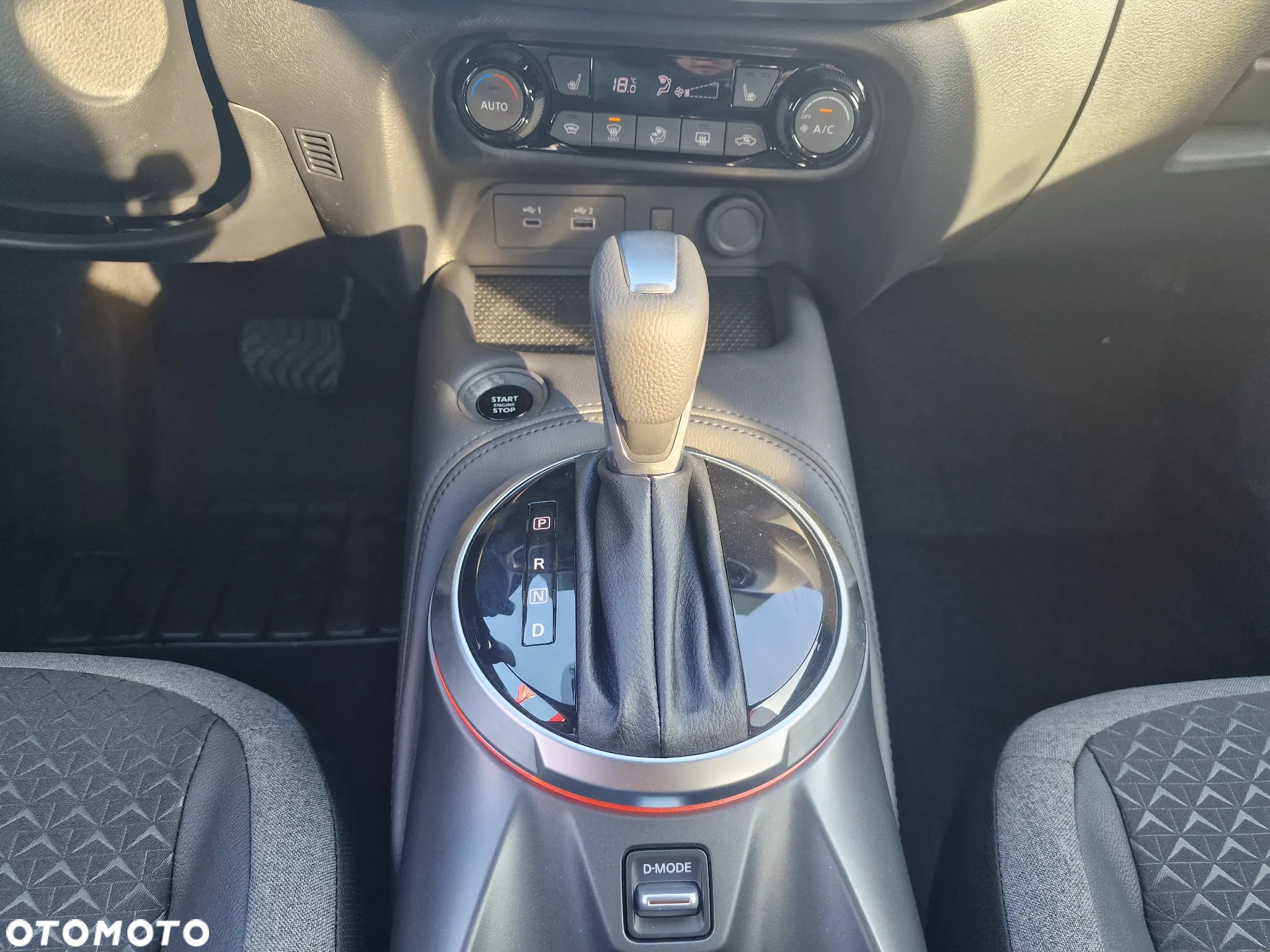 Nissan Juke 1.0 DIG-T N-Connecta DCT - 11