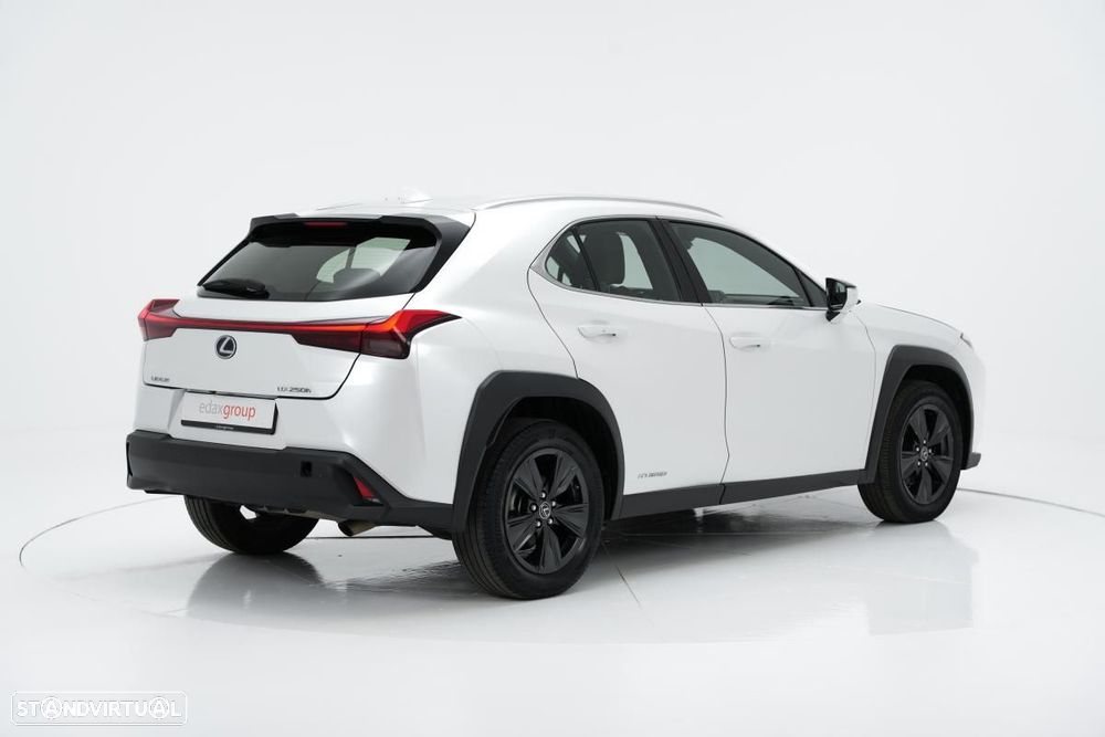 Lexus UX 250h - 3