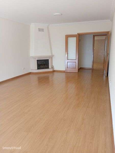 Arrendamento de apartamento T2 Lourinhã Centro - Grande imagem: 2/9