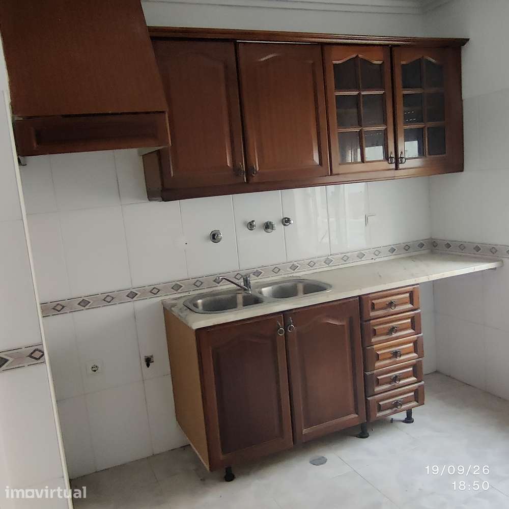 Apartamento T2
Santa Marta do Pinhal - Corroios, Seixal - Grande imagem: 3/11