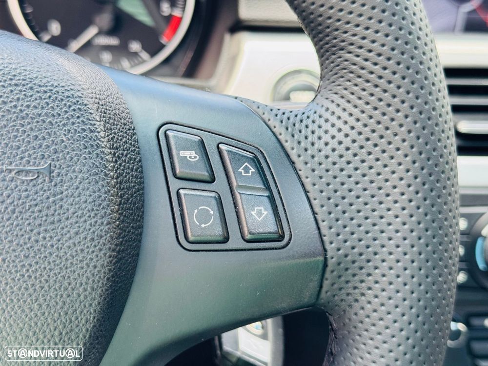 BMW 320 d Touring Pack M - 32