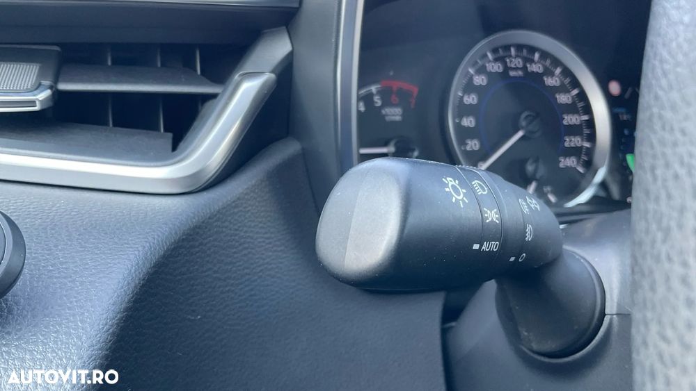 Toyota Corolla 1.8 HSD Business - 31