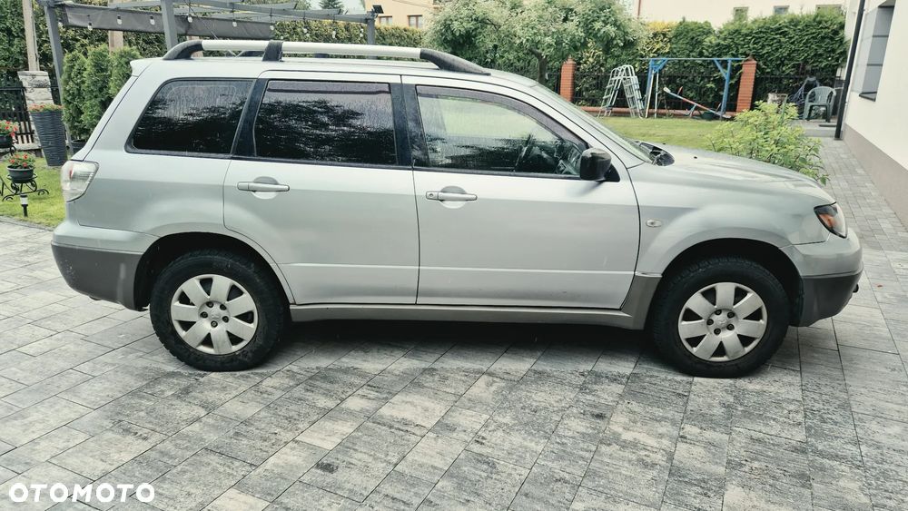 Mitsubishi Outlander 2.0 Invite - 3