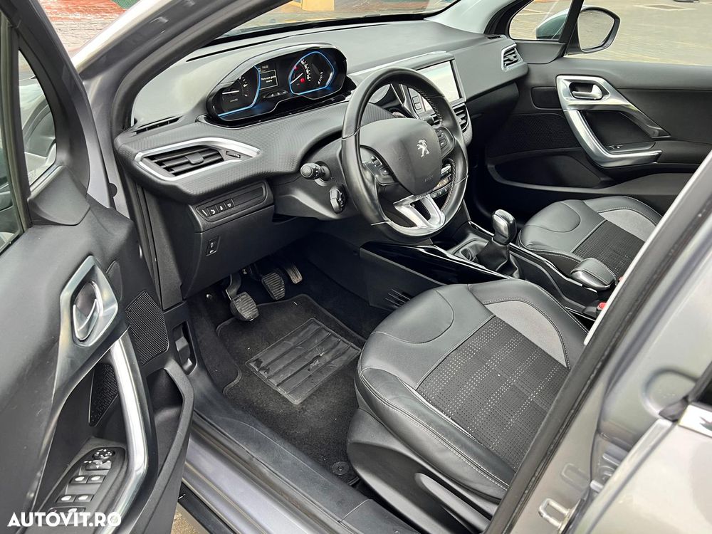 Peugeot 2008 1.2 L PureTech Turbo S&S Allure - 8