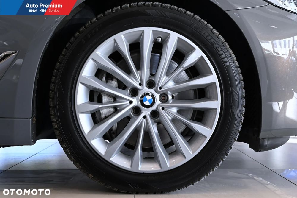 BMW Seria 5 540d xDrive mHEV - 23
