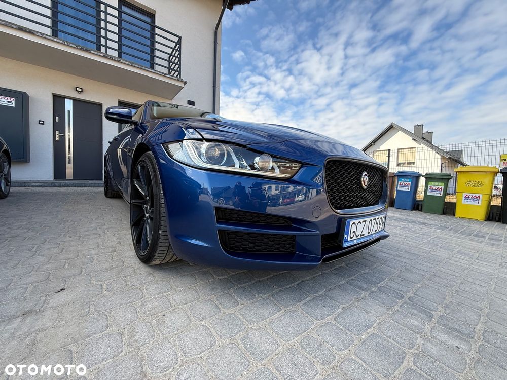 Jaguar XE 2.0 D Prestige - 10