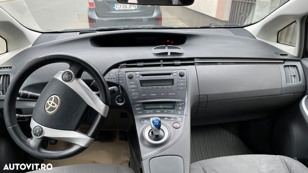 Toyota Prius (Hybrid) Luna - 6