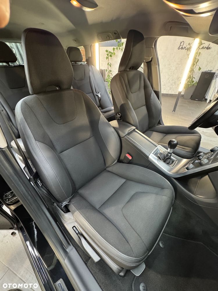 Volvo V60 D4 Momentum - 29