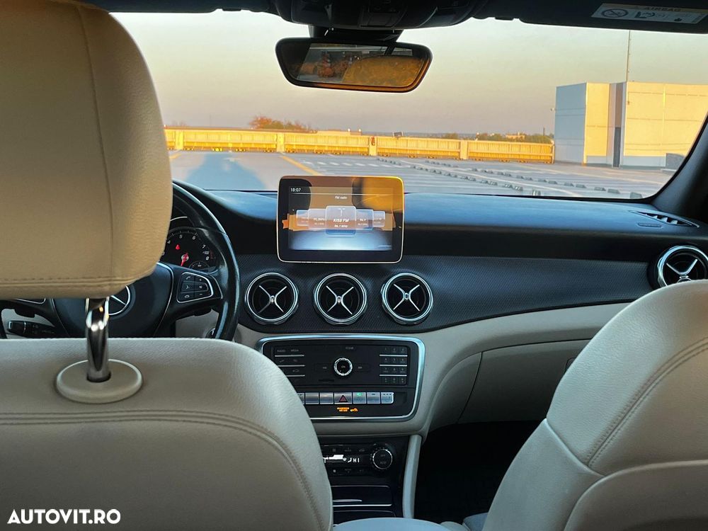 Mercedes-Benz GLA - 9