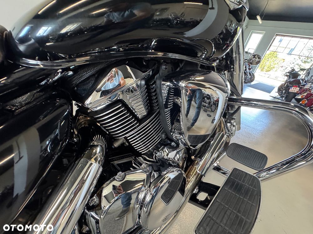 Suzuki Intruder - 11
