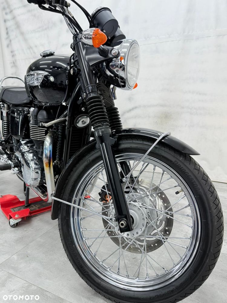 Triumph Bonneville - 3