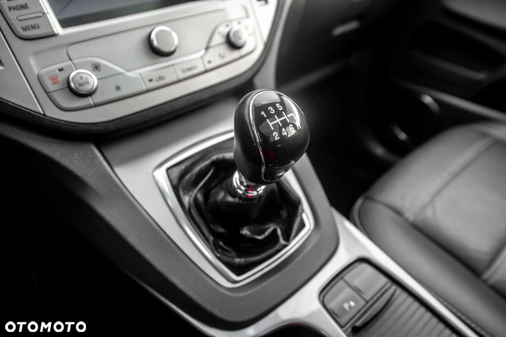 Ford Kuga 2.5 4x4 Titanium - 33