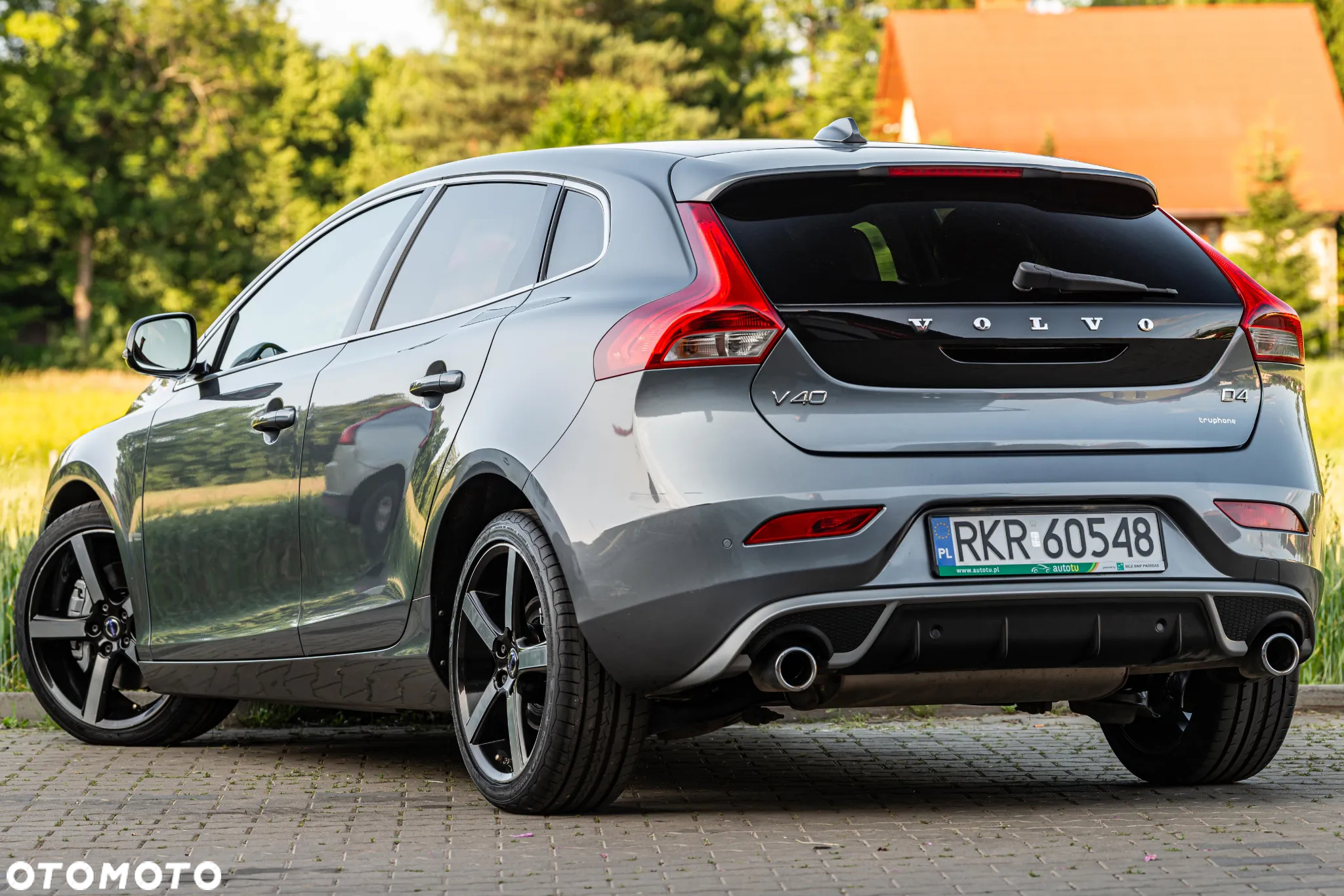Volvo V40 D4 Drive-E R-Design Momentum - 4