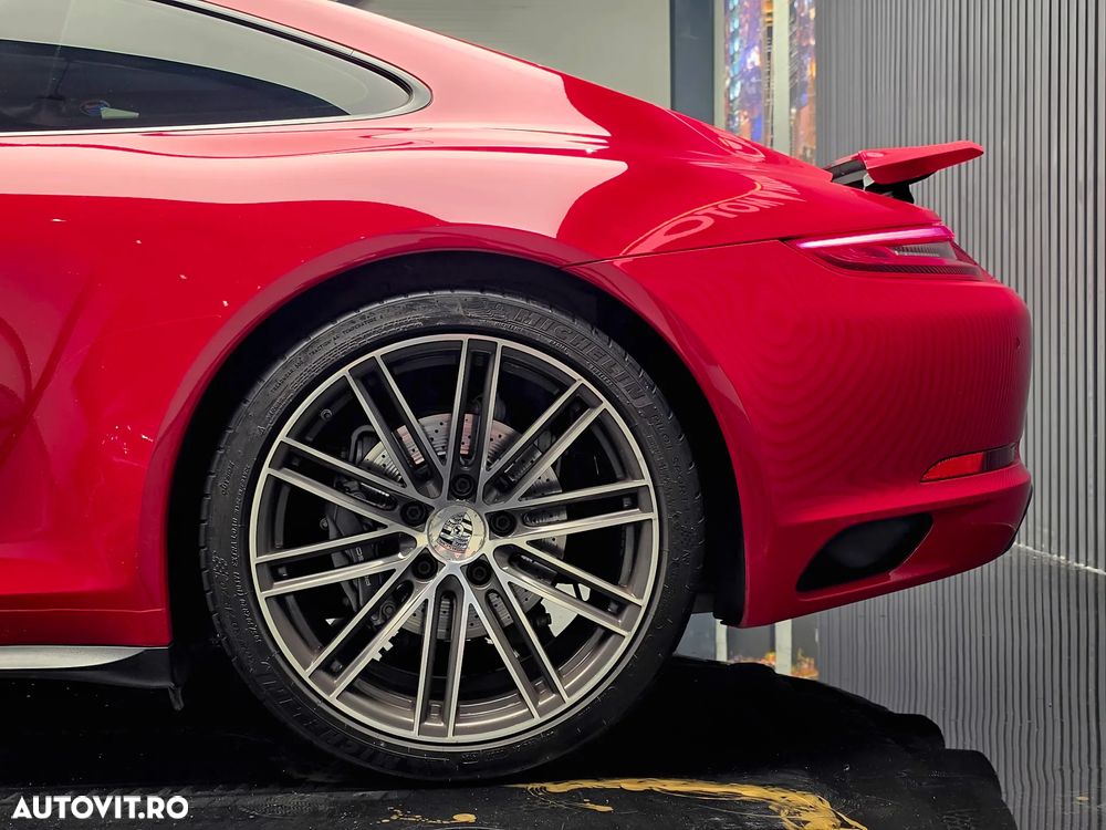 Porsche 911 Carrera 4 PDK - 16