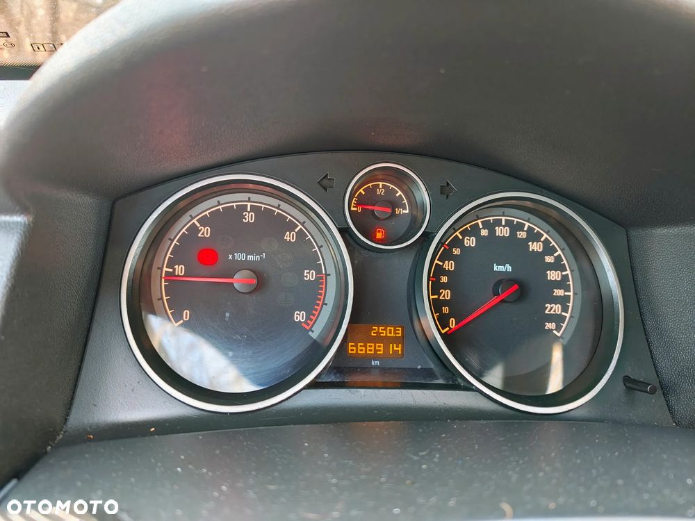 Opel Astra 1.9 CDTI 111 - 6