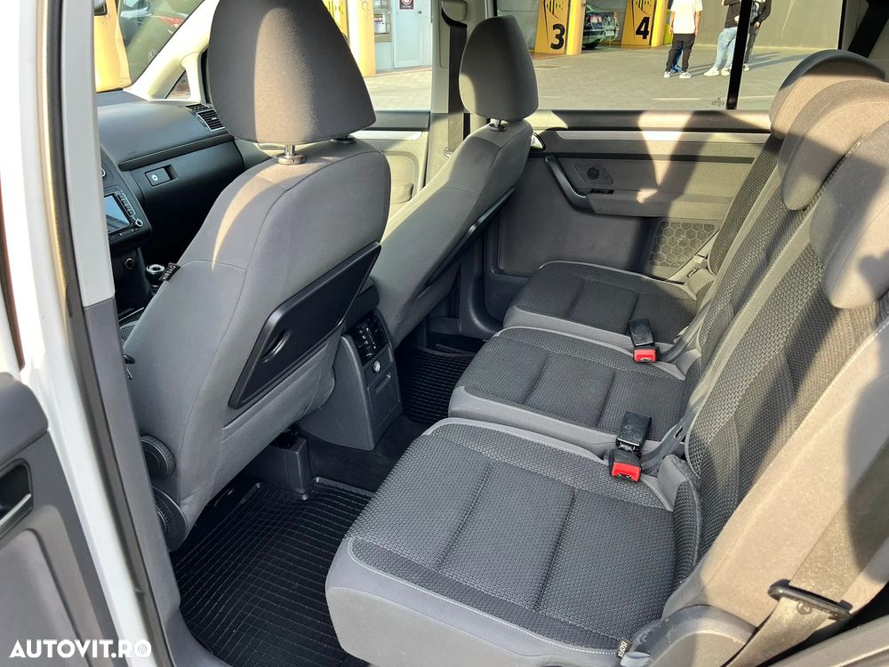 Volkswagen Touran 1.6 TDI DPF BlueMotion Technology Highline - 16