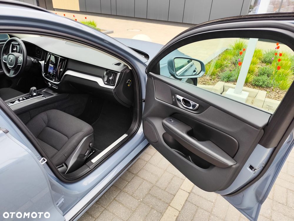 Volvo V60 B4 D Momentum Pro - 23