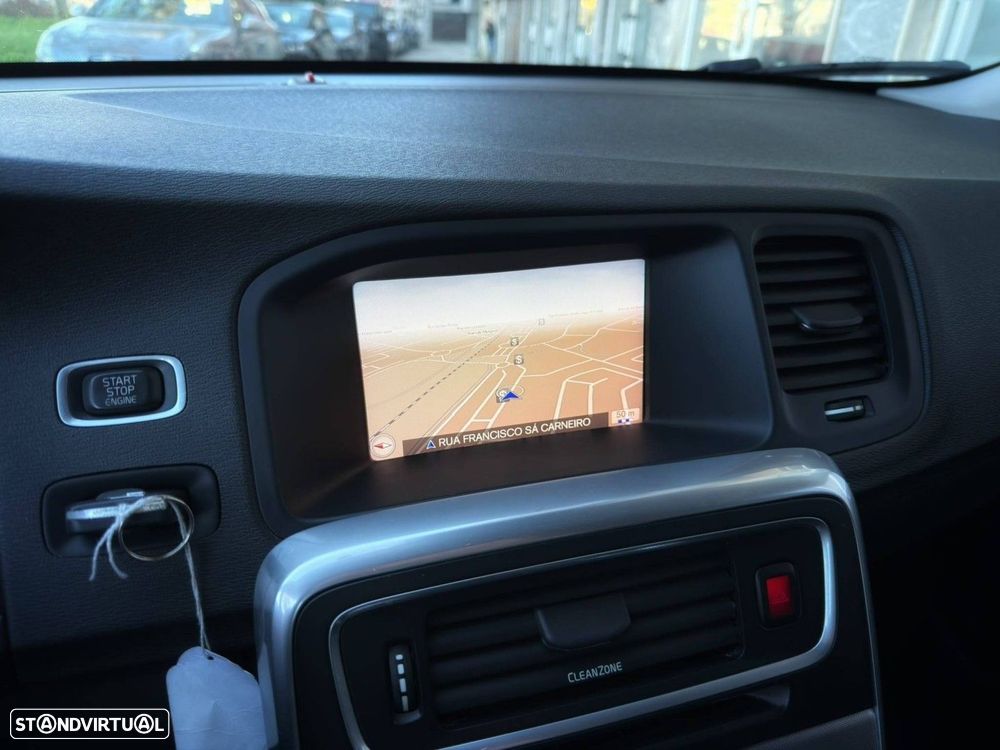 Volvo V60 2.0 D2 Momentum Drive - 22