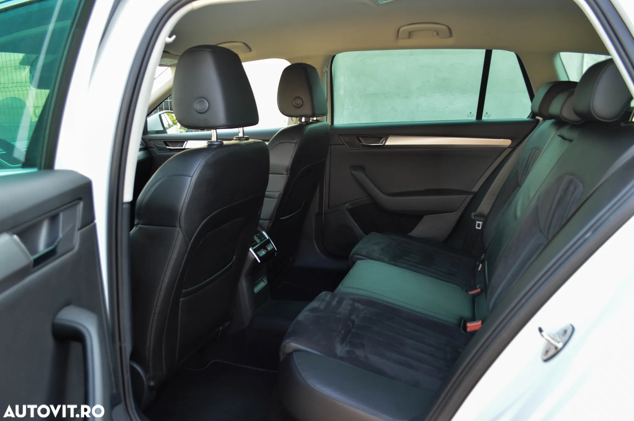 Skoda Superb Combi 2.0 TDI Style - 33