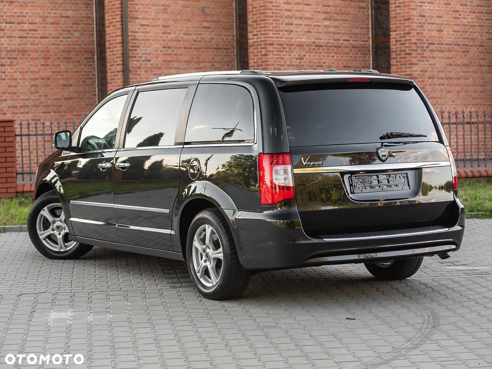 Lancia Voyager - 9