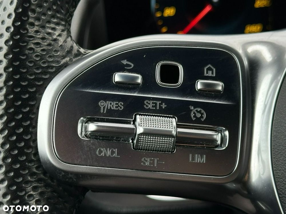 Mercedes-Benz GLB 200 4-Matic AMG Line 8G-DCT - 22