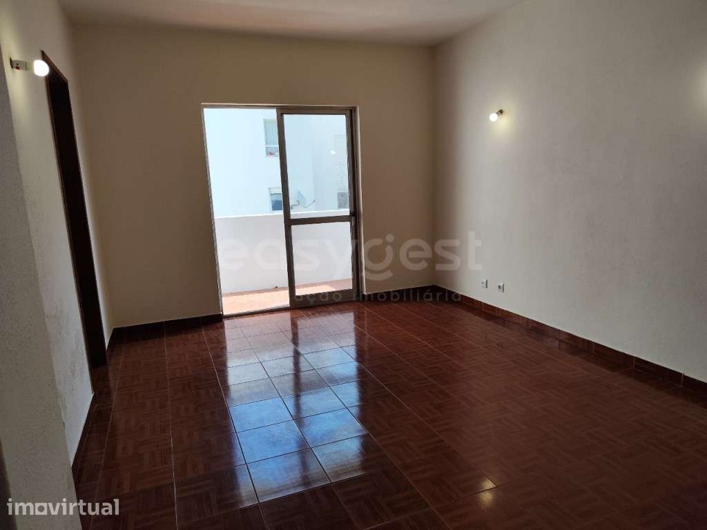 Apartamento T2 c/ varanda - Grande imagem: 4/24