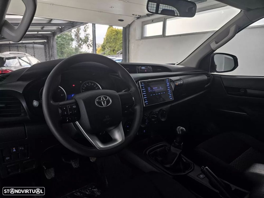 Toyota Hilux 2.4 D-4D 4WD CD CM - 11