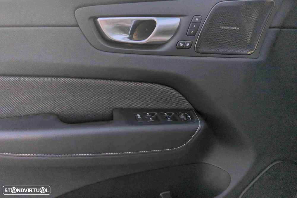 Volvo XC 60 2.0 T6 PHEV Plus Dark AWD - 15