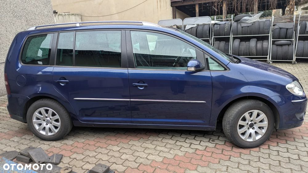 Volkswagen Touran 2.0 TDI DPF Highline - 2