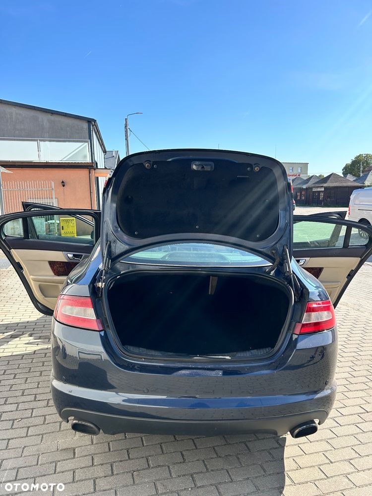 Jaguar XF 2.7 V6 D Luxury - 19