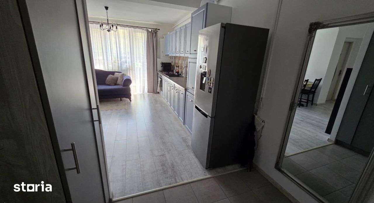 Apartament cu 3 camere, 59 mp, balcon, zona Teilor — fotografia 3