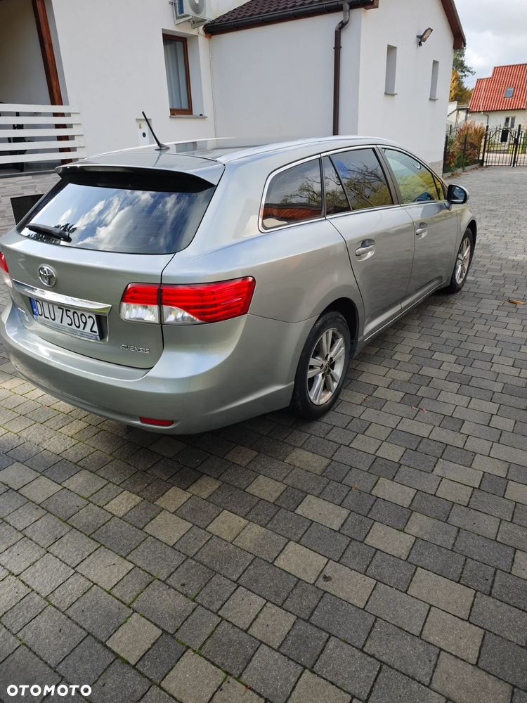 Toyota Avensis 2012 photo 5
