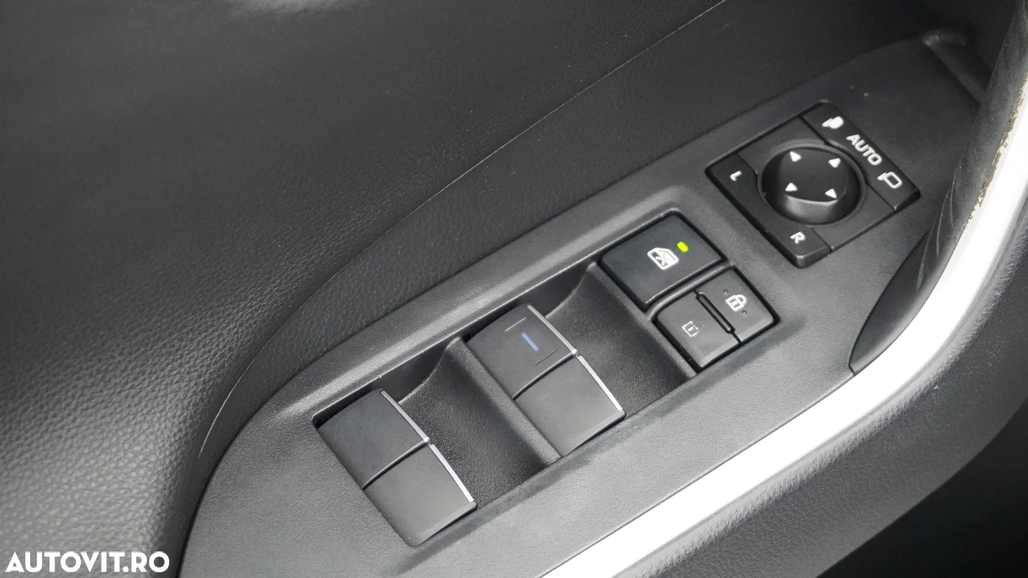 Toyota RAV4 2.5 4x4 Hybrid Lounge - 16