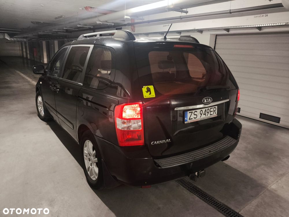 Kia Carnival - 8