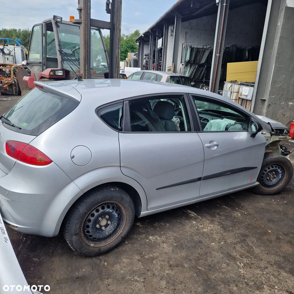 Seat Leon 1.2 TSI benz. 77KW, 2011r -  na części Kod silnika CB2B lakier LX7W - 5