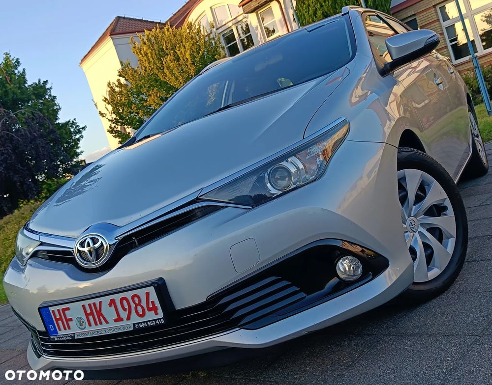 Toyota Auris 1.6 D-4D Executive - 1