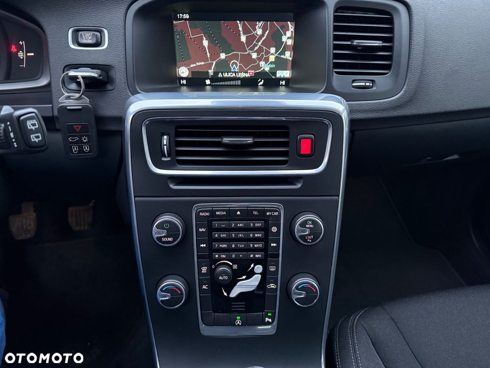 Volvo V60 D2 Momentum - 29