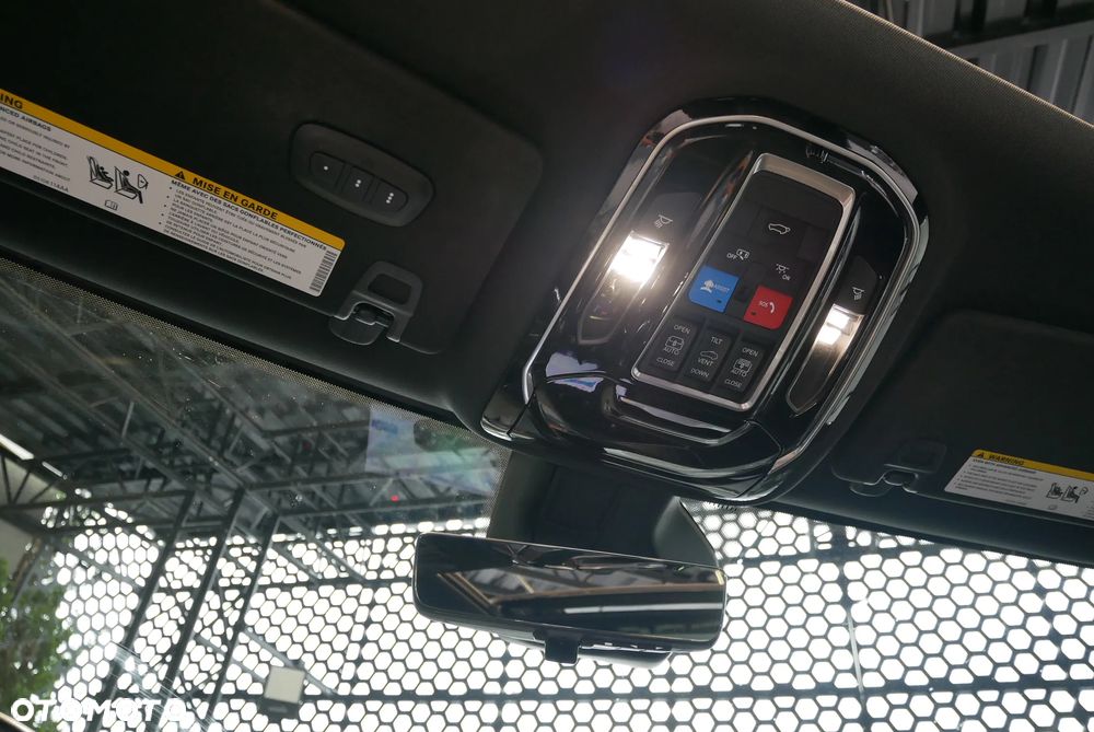 Jeep Grand Cherokee - 28