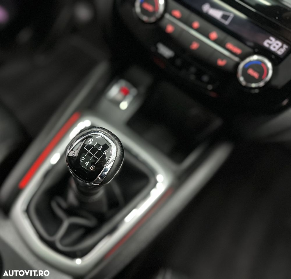 Nissan Qashqai 1.6 DCI 4 x 4 DPF tekna - 18