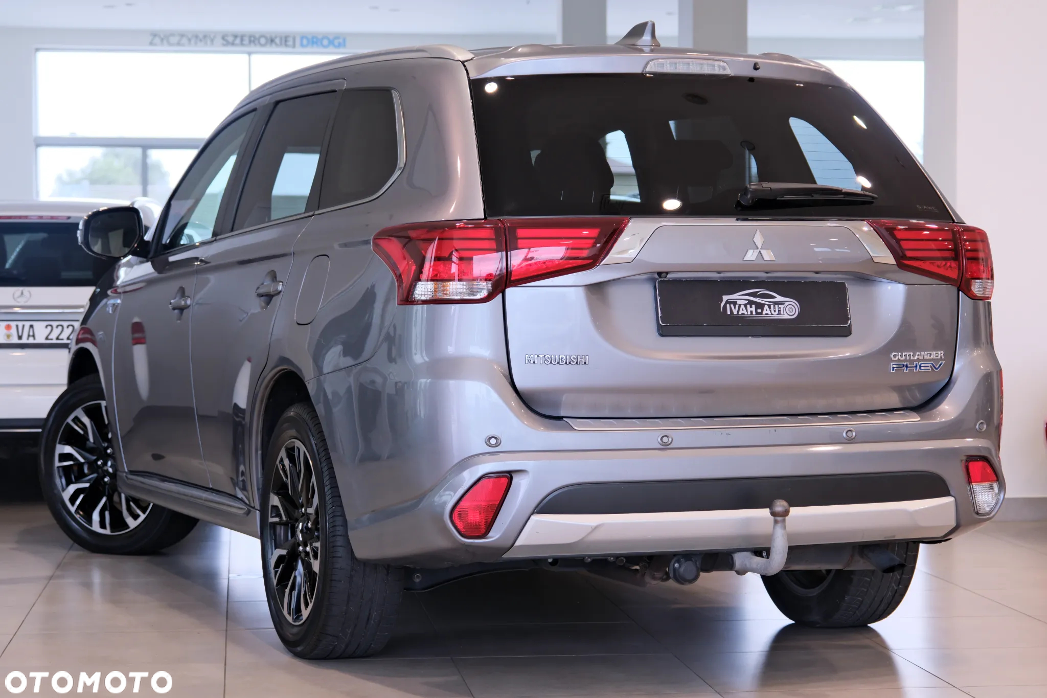Mitsubishi Outlander 2.0 4WD Plug-In Hybrid - 13