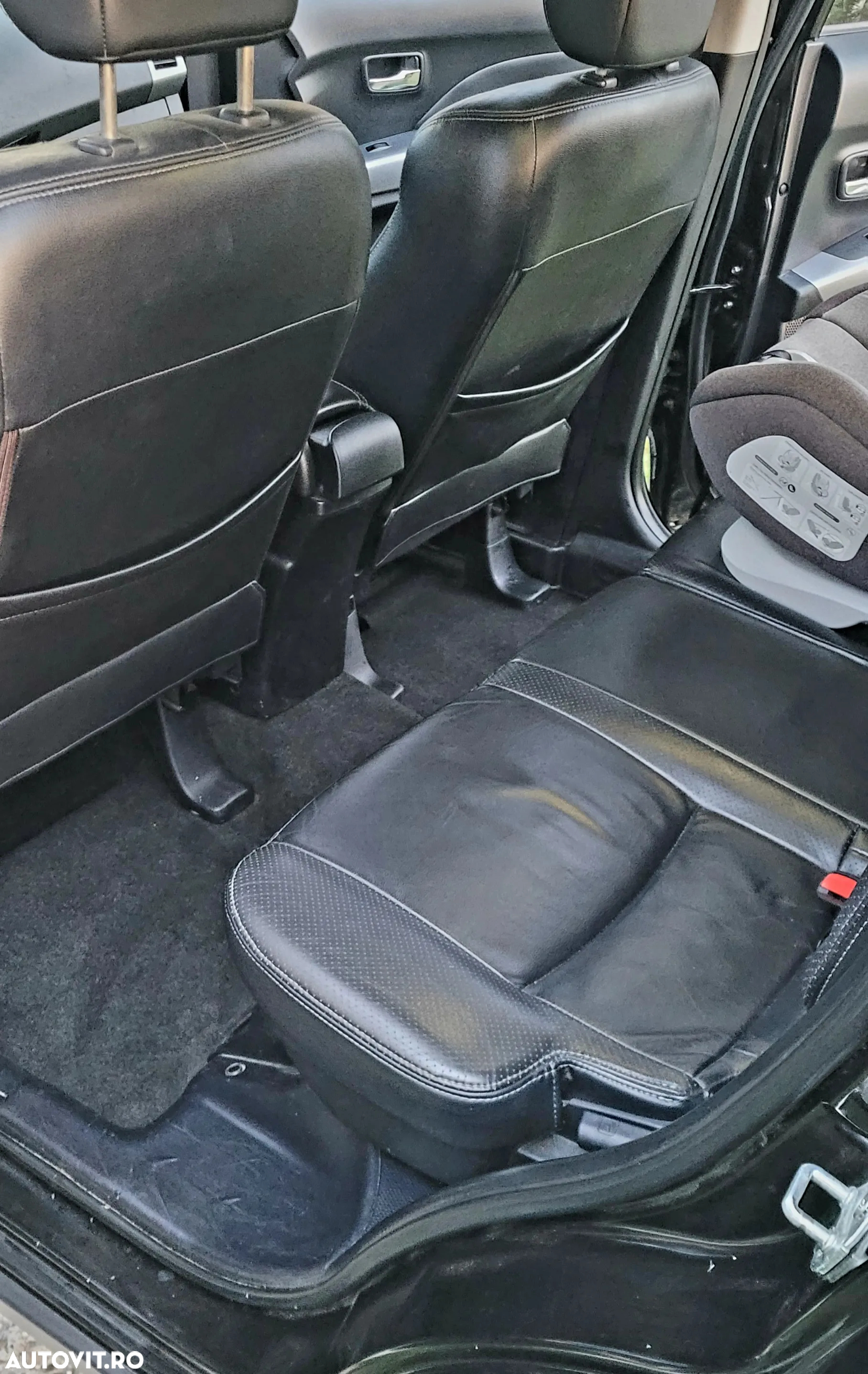 Mitsubishi Outlander 2.4 MIVEC NAVI Instyle Aut - 11